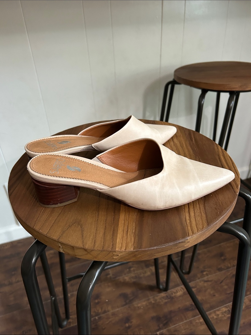 Franco Sarto Cream Pointed Leather Slide Mules - Picture 3 of 11